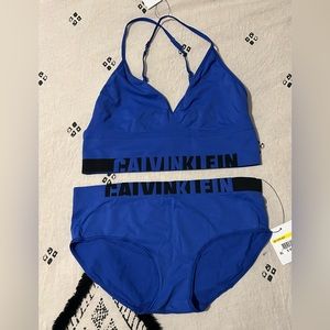 Calvin Klein - unlined bra & hipster panty set